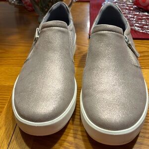 Clarks tan metallic women’s 11W wedge slip on with side zipper